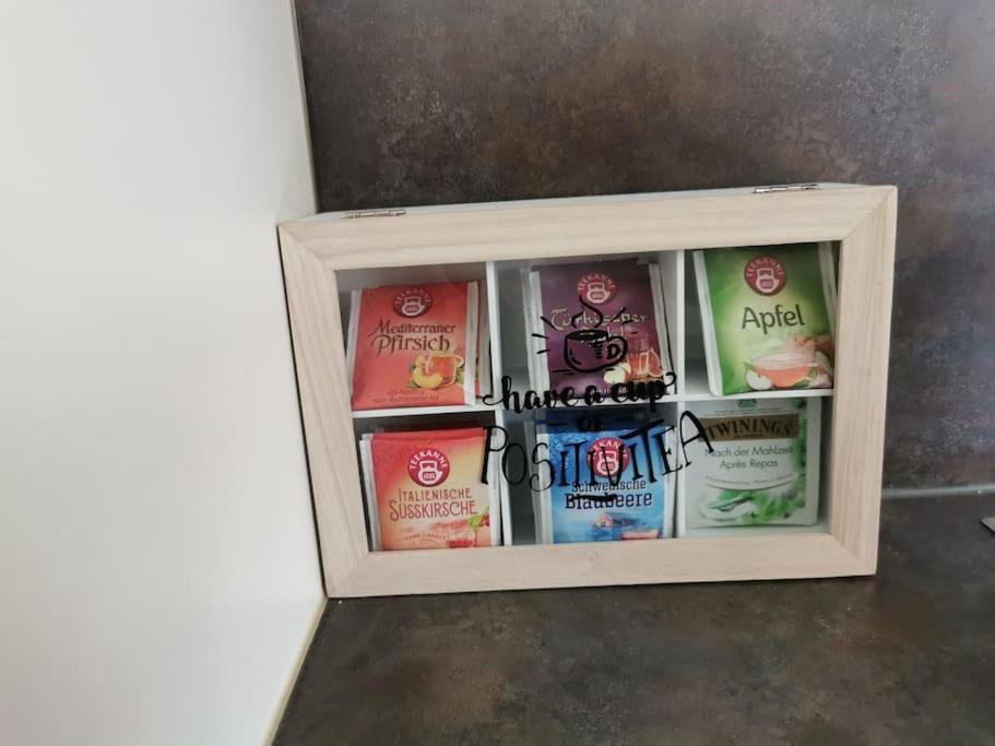 Schönes Studio mit Sitzplatz, mitten im Prättigau Jenaz Exterior foto