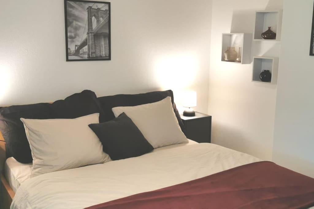 Schönes Studio mit Sitzplatz, mitten im Prättigau Jenaz Exterior foto